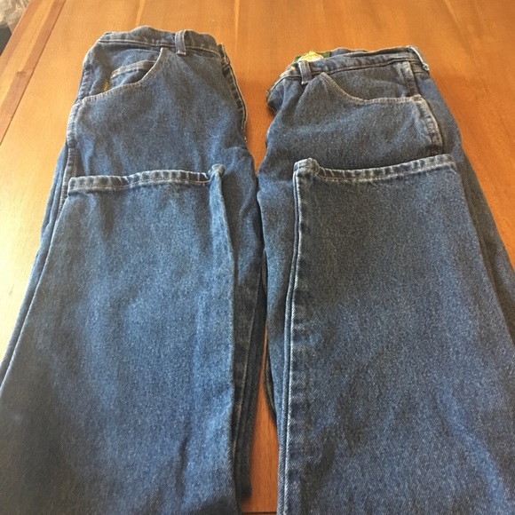 SOLD.   Cabela’s dark wash, boot cut Men’s Jeans. - Picture 4 of 4